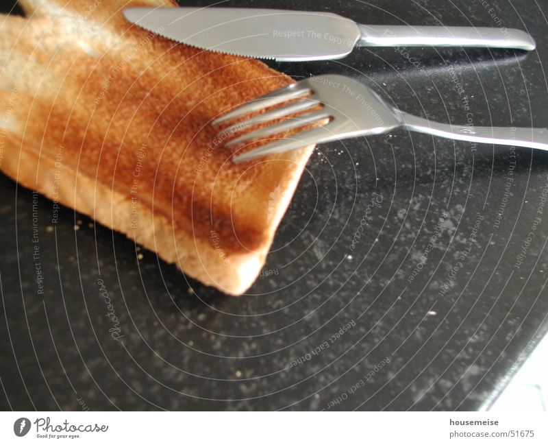 das ware FRÜHSTÜCK:) Geschirr Kunst Frühstück Krümel allgemein Gabel Brot Mehl Küche Gastronomie braun Toastbrot Morgen Freude Bild Messer Ernährung