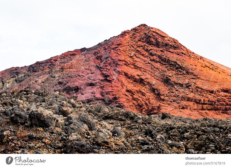 Vulkan Lava Perspektive Insel Umwelt exotisch Beginn Farbe Kanaren Außenaufnahme Natur Landschaft Lanzarote vulkanisch Vulkaninsel Panorama (Aussicht) Schatten