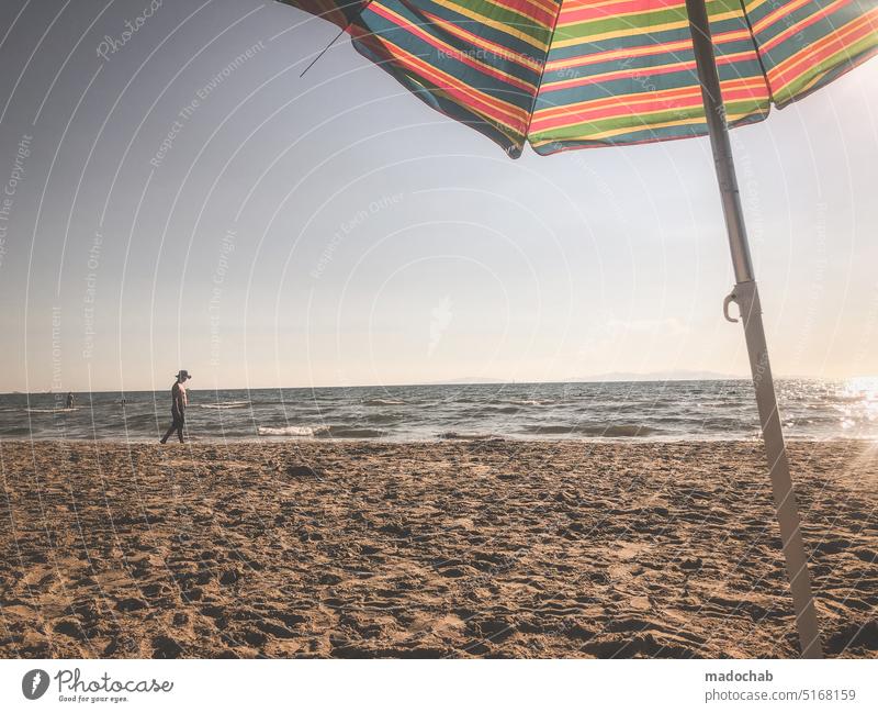 Posterboy Strand Sonnenschirm Urlaub Ferien & Urlaub & Reisen Sommer Meer Tourismus Erholung Außenaufnahme Sommerurlaub Schönes Wetter Himmel Wolkenloser Himmel