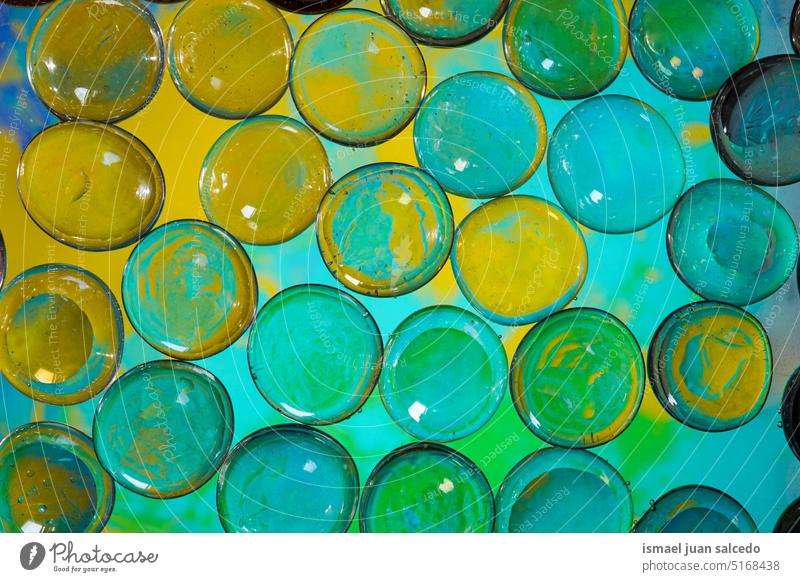 bunte Kristallblasen Hintergrund, bunte Tapete Kristalle Blasen Kreise durchsichtig Farben farbenfroh mehrfarbig Ornament dekorativ Juwel Schmuck hell Glas