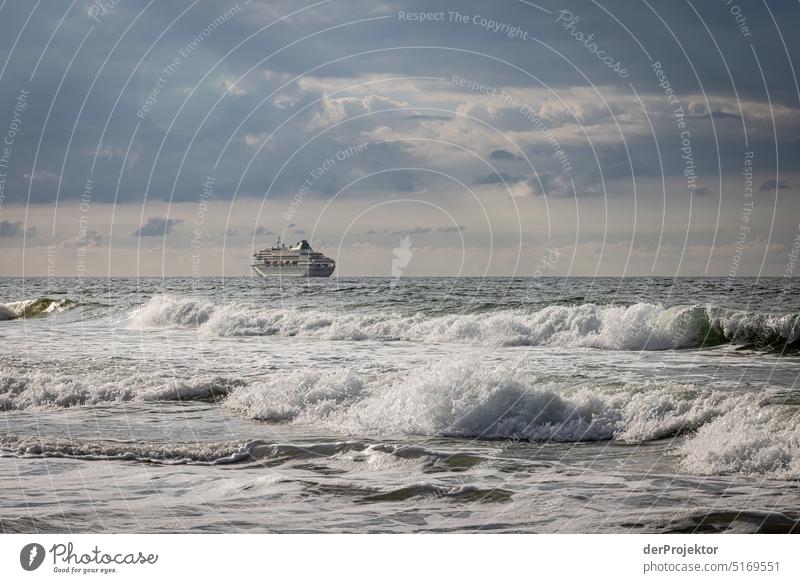 Kreuzfahrtschiff vor Helgoland Sandstrand strandurlaub Nordseestrand Naturschutzgebiet Nordseeinsel Nordseeküste Stranddüne Dünenschutz entspannen entdecken