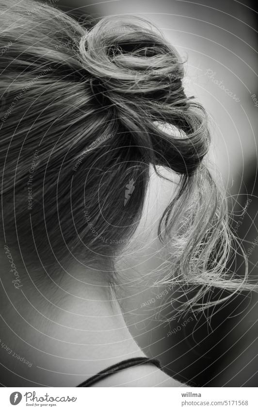 Pepsi-Carola auf dem Weg zur Kommunion von Gerlinde Ziegenfuß-Prunkwinde Frisur Haare Mädchenfrisur hochgesteckt Jugendliche Haare & Frisuren Junge Frau feminin