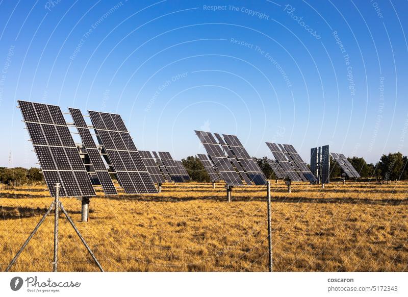 Sonnenkollektoren auf dem Lande Antenne Luftaufnahme Luftbild alternativ Hintergrund Zelle saubere Energie Landschaft Dröhnen ökologisch Ökologie elektrisch
