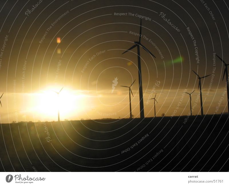 Don Quijote Sonnenuntergang Sonnenaufgang Autobahn Umwelt Mecklenburg-Vorpommern Windkraftanlage ökologisch Physik Licht Dämmerung Wärme hell