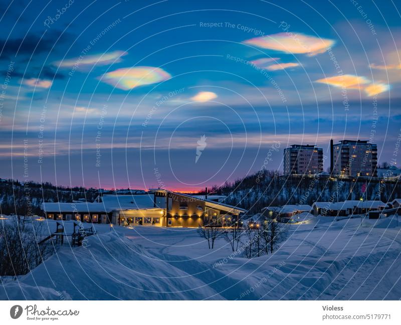 Kiruna irisierende Wolken Schweden Morgen Morgenrot Schnee Kälte Winter perlmuttfarben