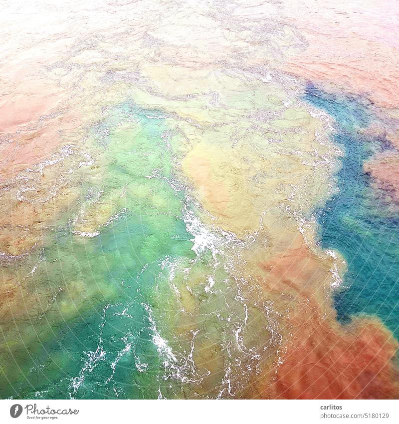 Durchgequirltes Hafenbecken | Heckstrahlruder beim Ablegen Wasser Strudel Farben Gemisch Sediment Wirbel aufgewirbelt Unruhe Durcheinander abstrakt Schifffahrt