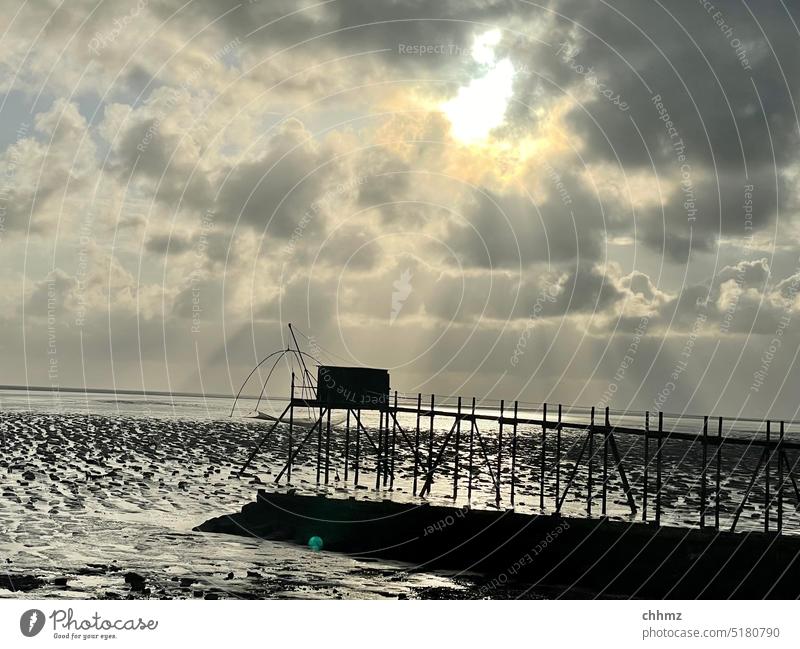 Dramatik fischen Angeln Wolken unwettee Atlantik dramatisch Sonne Weltuntergang Meer Fischer Wasser fangen Netz Meeresfrüchte Fischernetz Küste Horizont