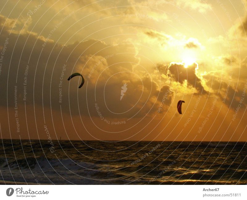 Kitesurfer vor Sylt Kiting Strand Sonnenuntergang