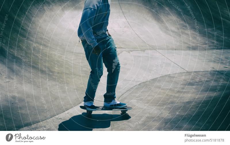 Skater USA Amerika skaten Skateboard skater Skateboarderin Skateboarding Skateplatz Skatepark Beton Betonwand Betonboden Jeanshose jeans style stylisch