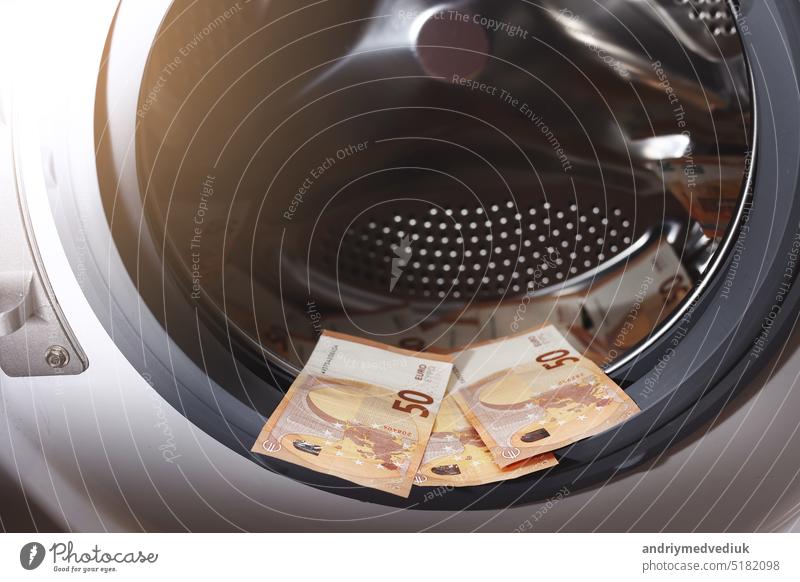 Euro-Geldscheine in Waschmaschine - illegales Bargeld 50 und Mafia-Geldwäsche - Steuerhinterziehung in Europa Inflation und Wertminderung. Geldwäschekonzept - Euro-Banknoten in Waschmaschine