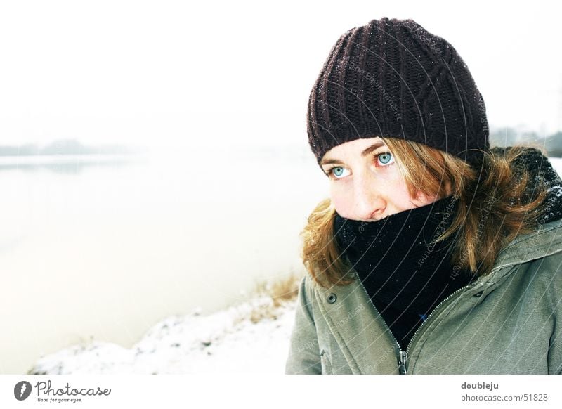 andrea im winter #2 Winter Mütze Jacke Schal kalt Porträt Wasser Donau