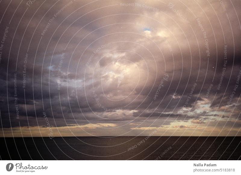 Meer, Wolken und Licht analog Analogfoto Farbe Farbfoto Natur Wasser Gewässer Stimmung Horizont Ostsee
