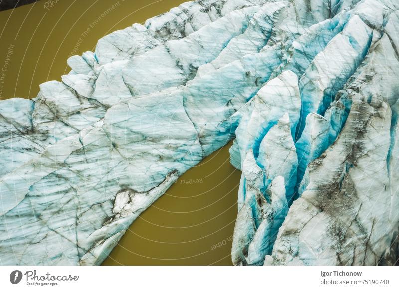 Luftaufnahme einer Drohne von Gletscherformationen im Tal Antenne Dröhnen Ansicht Winter Schnee Hintergrund Natur Landschaft Island Eis gefroren weiß arktische