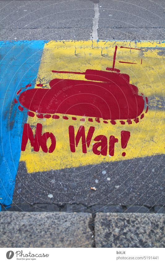 Auf der Kippe l Frieden Panzer Leopard Krise Krieg No War Ukraine Zeichen Freiheit Russland Konflikt Hoffnung Symbole & Metaphern Solidarität Politik & Staat