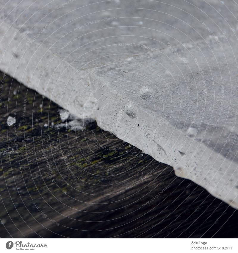 Graustufenbild Eis Stufe kalt Winter grau gefroren Strukturen & Formen Holz Frost Geometrie Detailaufnahme abstrakt geometrisch Eisblock Kante