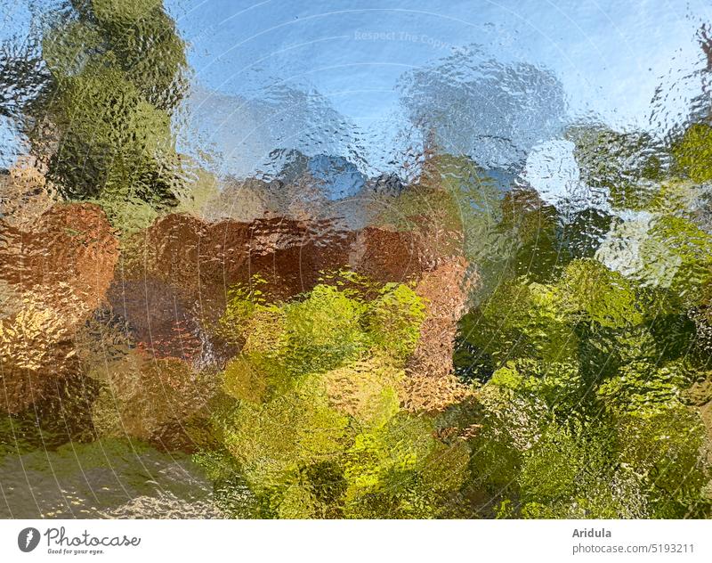 Gefilterte Landschaft | Aufnahme durch eine Glasscheibe Bäume Himmel grün braun Himmelblau Natur verschwommen gefiltert Gemälde Lichtspiel Durchblick Durchsicht