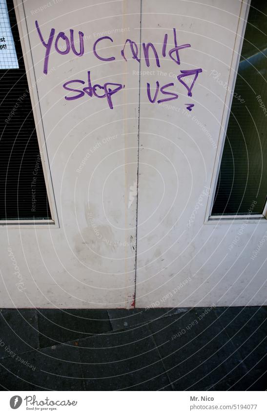 you can´t stop us ! unaufhaltsam Tür Schriftzeichen Aufzug geschlossen außer Betrieb Fahrstuhl Lastenaufzug Aussage Sprache Graffiti Information Mitteilung