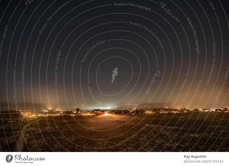 Nachtstimmung auf Sylt Nachthimmel Nachtaufnahme Nordseeinsel Nordsee Küste Weite Kühle Wasser Horizont Firmament Sterne Ebbe und Flut Lichter Sternenhimmel
