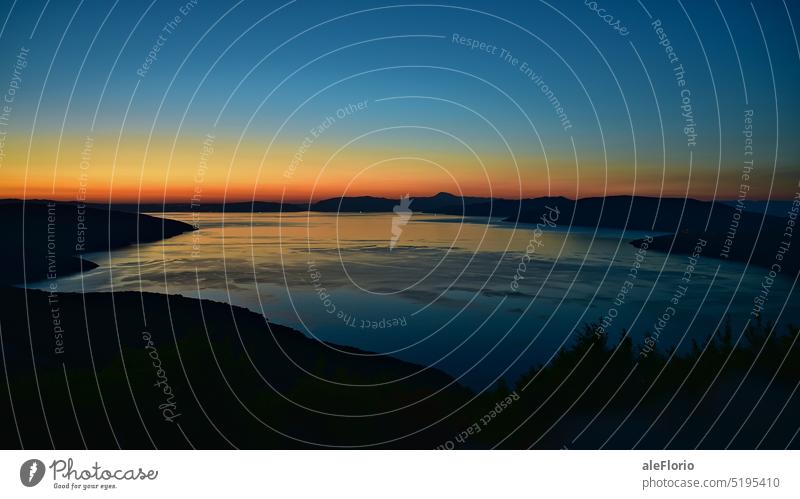 Bucht bei Sonnenuntergang Abenddämmerung MEER Meereslandschaft Silhouette Hügel Berge u. Gebirge Kroatien mediterran Mittelmeer Landschaft Natur Tourismus Küste