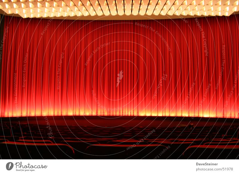 Kinosaal Saal Dresden rot Licht Bühne geschlossen Palast Vorhang Show Theater
