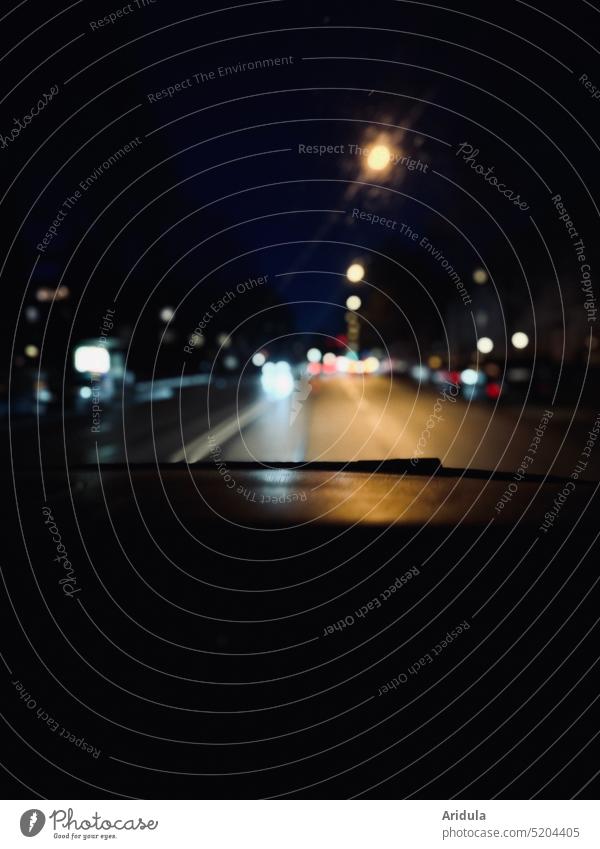 Autofahrt durch die nächtliche Stadt No. 1 PKW Fahrzeug fahren Bewegung Straße Mobilität Licht Beleuchtung Verkehr Autofahren Straßenverkehr unscharf dunkel