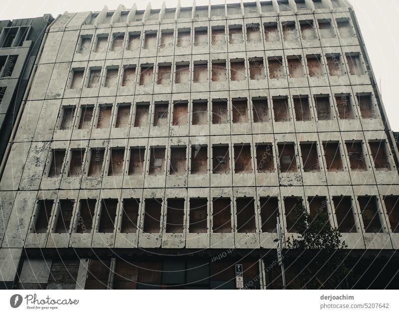 Verlassener Gebäude Komplex in New Zealand. verlassenes Gebäude Menschenleer Architektur alt verfallen Vergänglichkeit Bauwerk Fassade Wandel & Veränderung