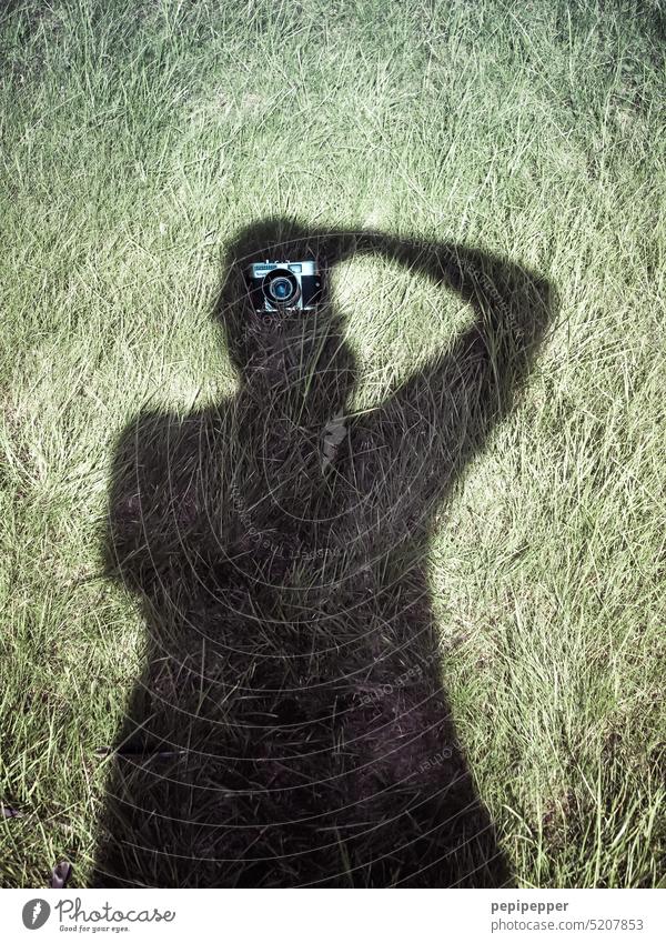 Schattenspiel – schatten eines Fotografen Sonnenbrille Mann Sonnenbrillen sonnenbrillenmodel Sommer Mensch Ferien & Urlaub & Reisen Cool Schattenseite