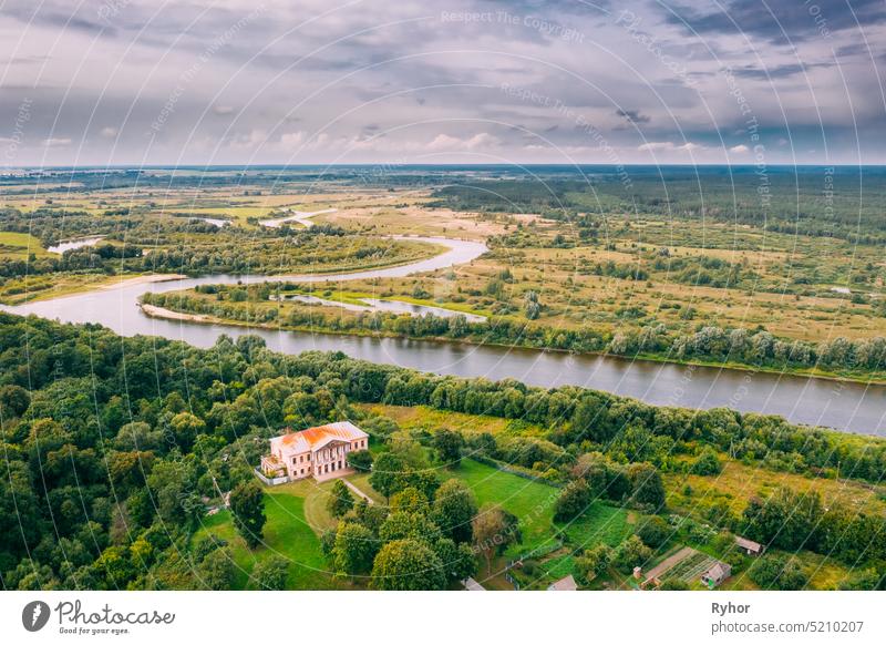 Khal'ch, Bezirk Vetka, Belarus. Luftaufnahme Altes Haus Manor Of Landowner Voynich-Senozhetskih. Ansicht von oben. Ansicht aus der Vogelperspektive historisch