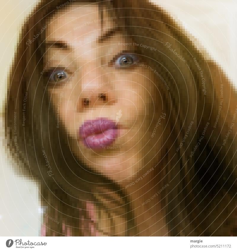 Das Gesicht einer Frau mit Kussmund verpixelt Emotionen Mund Lippen feminin Erwachsene Porträt Mensch Pixel pixelkunst