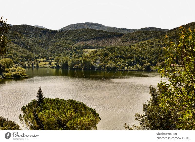 Am Piediluco-See, Italien Wasser Landschaft Natur Textfreiraum Reiseziel ruhige Umgebung Umbrien niemand Panorama Seeufer grün Tourismus reisen Europa im Freien