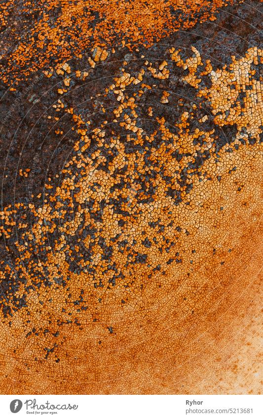 Old Grunge Rusty Metall Metallic Farbige Wand Hintergrund. Rot Orange Gelb Abstrakt Metallische Oberfläche rot Textur rostig abstrakt gealtert braun gebürstet
