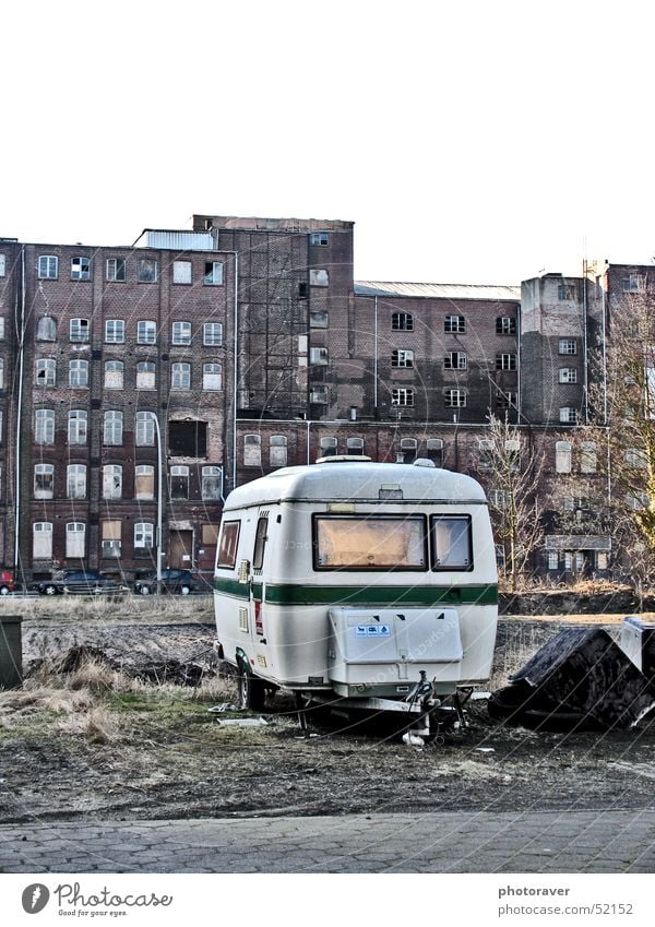 Die Holländer sind da:-) Wohnwagen retro old-school Ghetto Ruine Sofa kaputt Fenster ruienen Einsamkeit dreckig