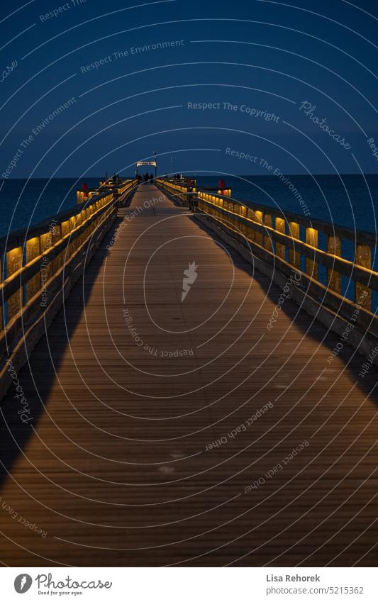 Seebrücke Binz auf Rügen Ostsee Wasser Nacht Lichter
