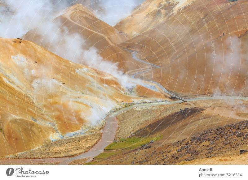 Kerlingarfjöll : isländisches Gebirge mit geothermaler Aktivität . Ein schöner, mystischer Ort zum Wandern im isländischen Hochland. Ryolith Island