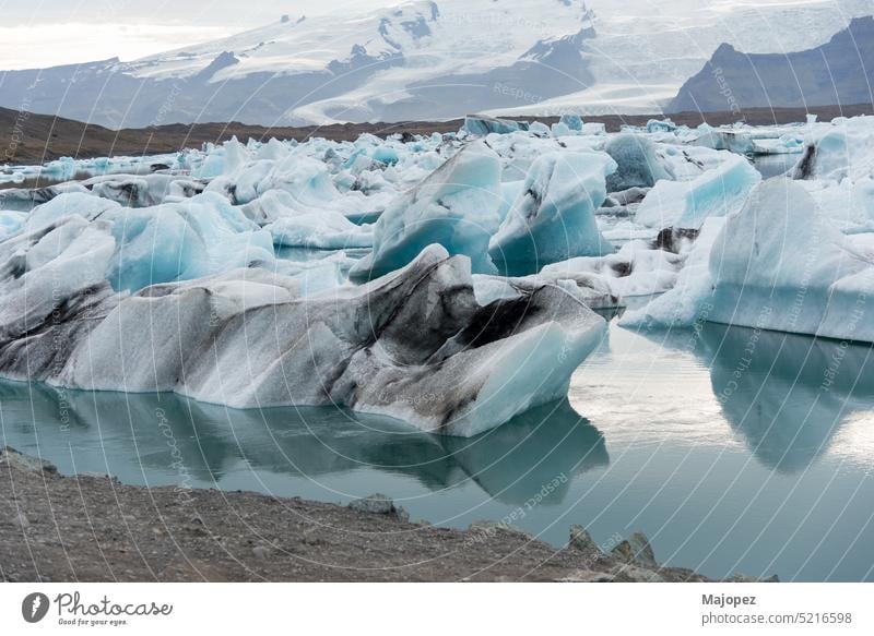 Blauer Gletscher in Jökulsárlón Island Textfreiraum keine Menschen arktische schön Schönheit blau Wolken kalt Umgebung Umwelt umgebungsbedingt Umweltschutz