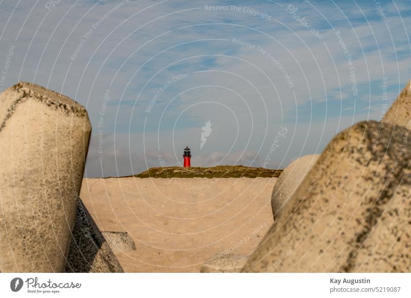 Hörnumer Leuchtturm Seezeichen Nordsee Nordsee küste Nordseeküste Tetrapoden küstenschutz Außenaufnahme Himmel Landschaft Meer Natur Strand Wolken Sand Düne