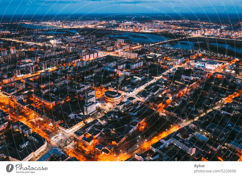 Brest, Weißrussland. Aerial Bird's Eye View Of Brest Cityscape Skyline. Nacht Vogelperspektive Blick auf Belarus Kino und Fußgängerzone Sovietskaya Street