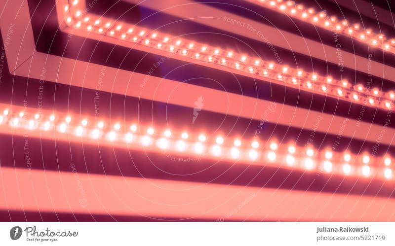 pinke LED Licht Streifen ästhetisch Nahaufnahme Detailaufnahme Close Up Dekoration & Verzierung schön Unschärfe Schwache Tiefenschärfe Farbfoto Innenaufnahme