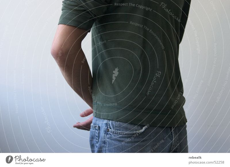 Haltung Körpersprache Gestik Design Dienstleistungsgewerbe Karriere Erfolg maskulin Mann Erwachsene Brust Arme 1 Mensch Bekleidung T-Shirt Jeanshose