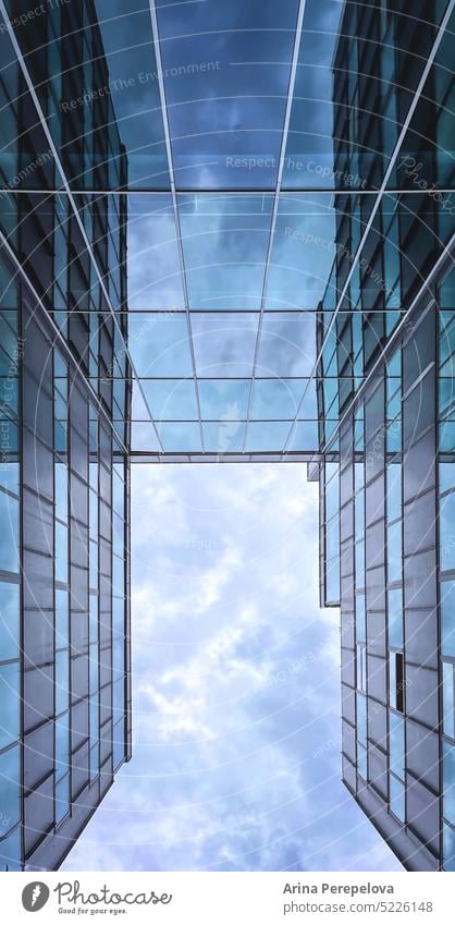 Symmetrie der Stadt Großstadt abstrakt Himmel himmelblau Glas Fenster