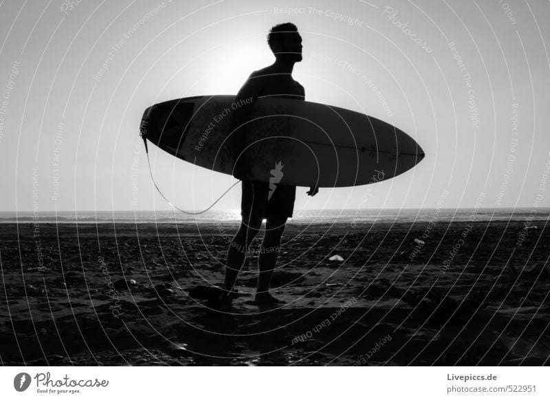 Surf_Dännit 3 Freude Surfurlaub Ferien & Urlaub & Reisen Meer Sport Wassersprt Surfen Sommer Schönes Wetter grau schwarz weiß Schwarzweißfoto Abend Sonnenlicht