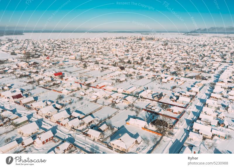 Dobrusch, Gomel Region, Weißrussland. Luftaufnahme von Skyline Stadtlandschaft in sonnigen Wintertag. Verschneite Landschaft Stadtbild Skyline dobrush