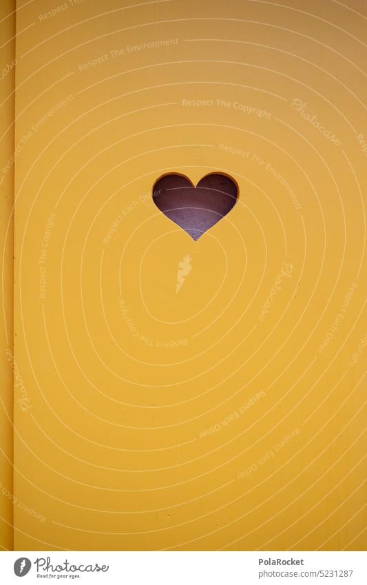 #A0# Love is everywhere Liebe Liebeserklärung Liebesbekundung Liebesgruß Liebesleben gelb Herz herzförmig Romantik herzlich Valentinstag Zeichen