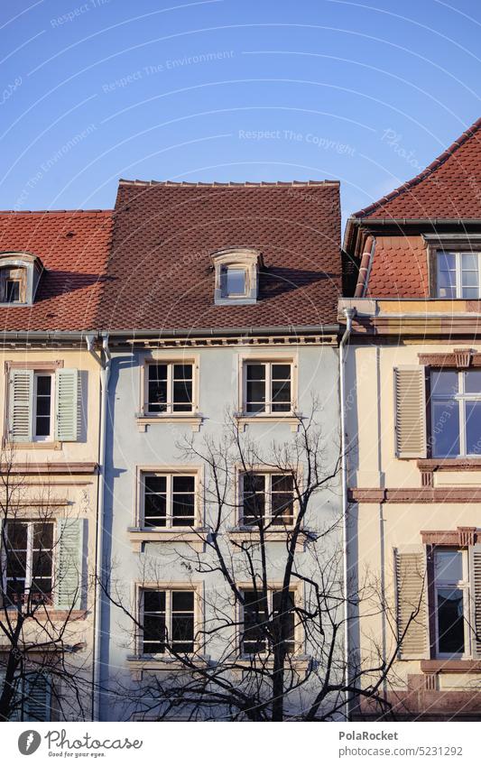 #A0# Häuserfront Haus Fassade kleines haus minimalistisch Mini blau Frankreich Altbau historisch Altstadt Reihenhaus