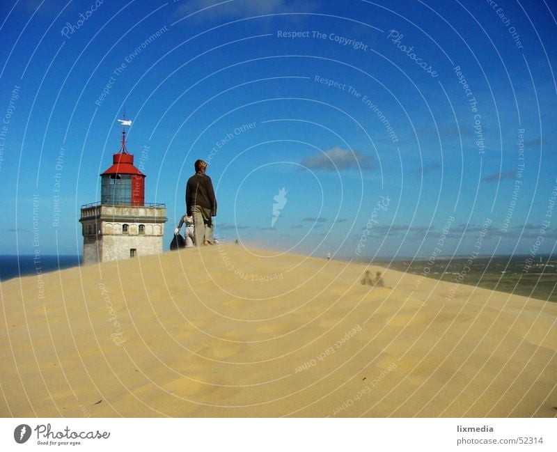 Dänische Wüste #2 Leuchtturm Düne Stranddüne Sand Mensch Wind Sandverwehung Sandsturm Himmel Wanderdüne Rubjerg Knude Lønstrup Dänemark