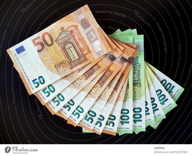 Alles dreht sich ......  um's Geld 50 100 Euro Scheine Geldscheine Vermögen Haushaltsgeld Bargeld bezahlen Einkommen Reichtum Kapitalwirtschaft Finanzen sparen
