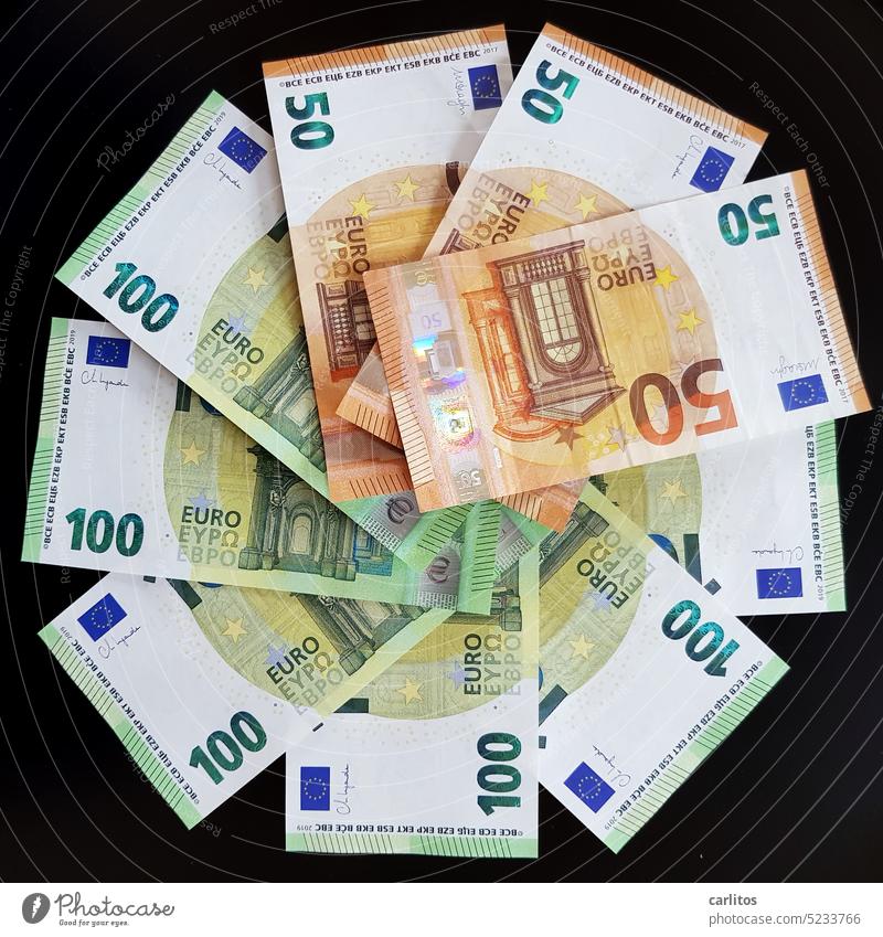 Alles dreht sich ......  Wheel of Fortune 50 100 Euro Scheine Geldscheine Vermögen Haushaltsgeld Bargeld bezahlen Einkommen Reichtum Kapitalwirtschaft Finanzen