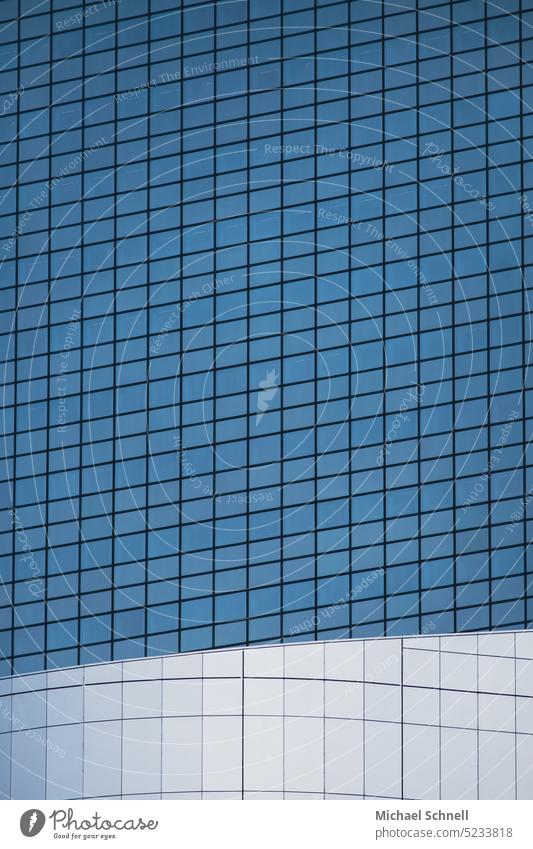 Hochhaus in Rotterdam Hochhausfassade gläsern Glasfassade Architektur Fassade modern Fenster Moderne Architektur Bürogebäude Gebäude Reflexion & Spiegelung