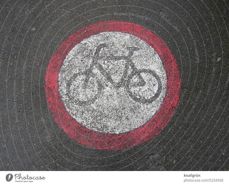 Verbot für Radfahrer Fahrrad Verbote Schilder & Markierungen Hinweisschild Warnschild Verbotsschild Außenaufnahme Farbfoto Warnhinweis Verkehrszeichen Boden