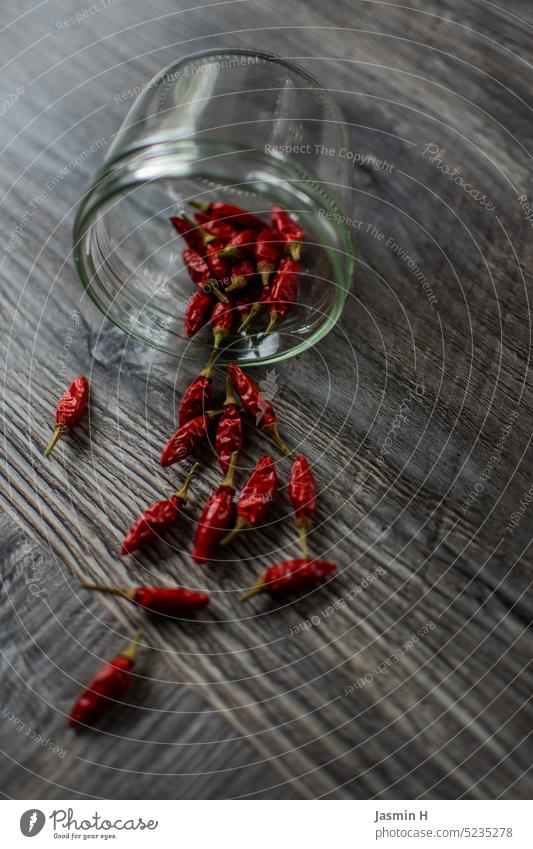 Getrocknete Chili Chilischoten Lebensmittel organisch roh rot Farbfoto Zutaten getrocknet natürlich Glas ausleeren Menschenleer Würzig Scharfer Geschmack